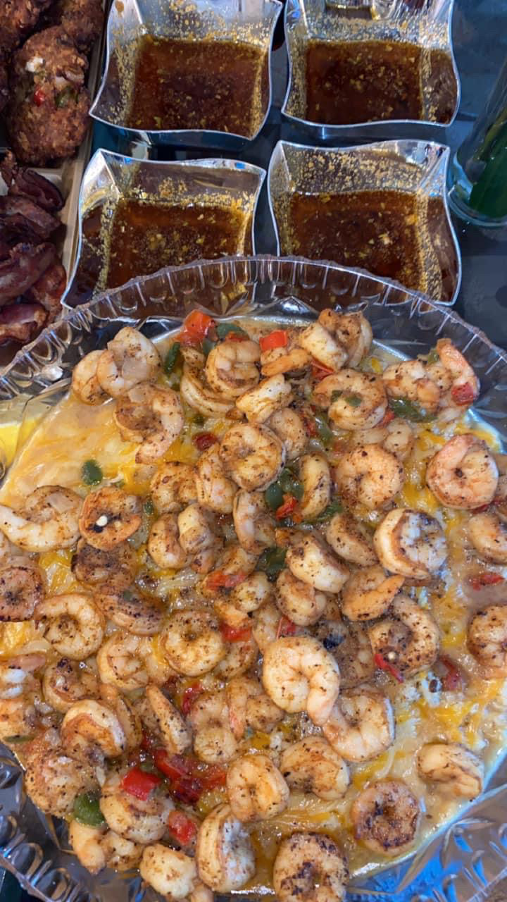 Sautéed shrimp platter with peppers and butter sauce